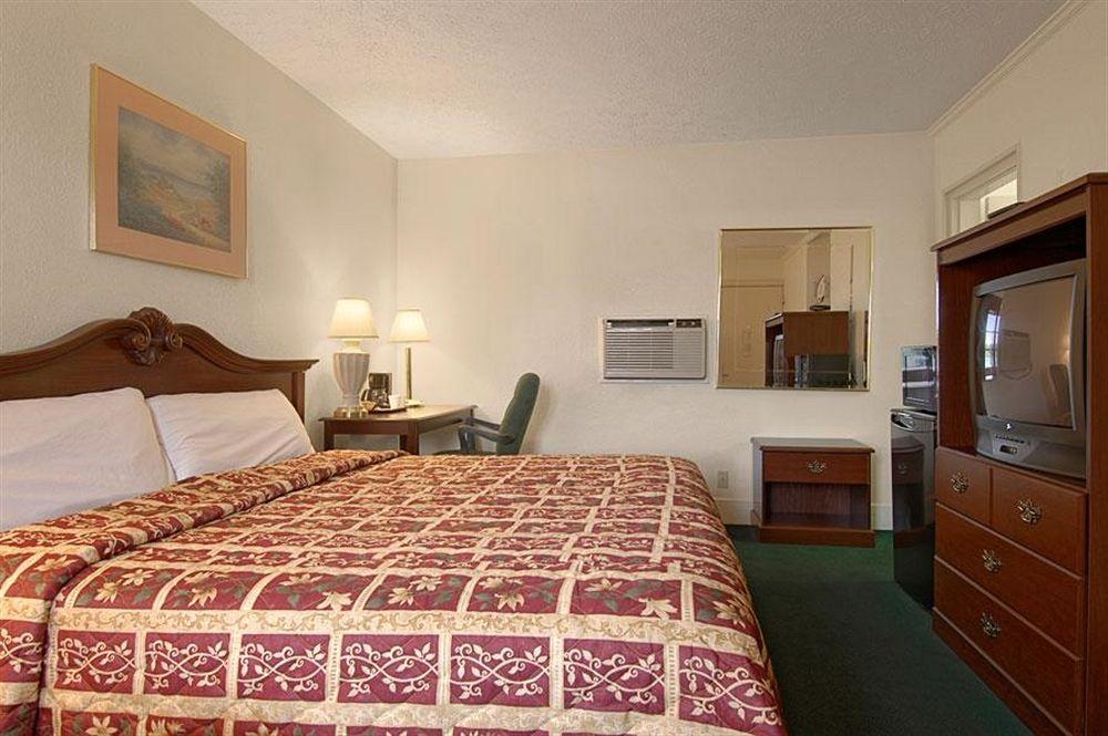 Americas Best Value Inn Suites South Boston Quarto foto